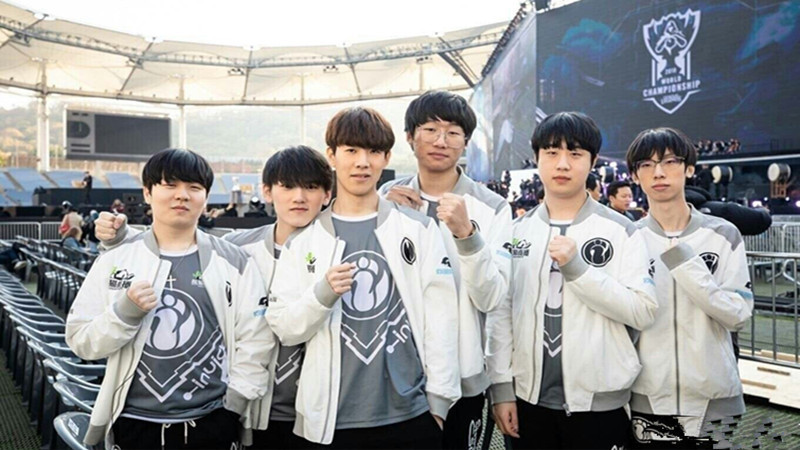 匿名来源向理查德·刘易斯透露了关于 Astralis 的更多细节；