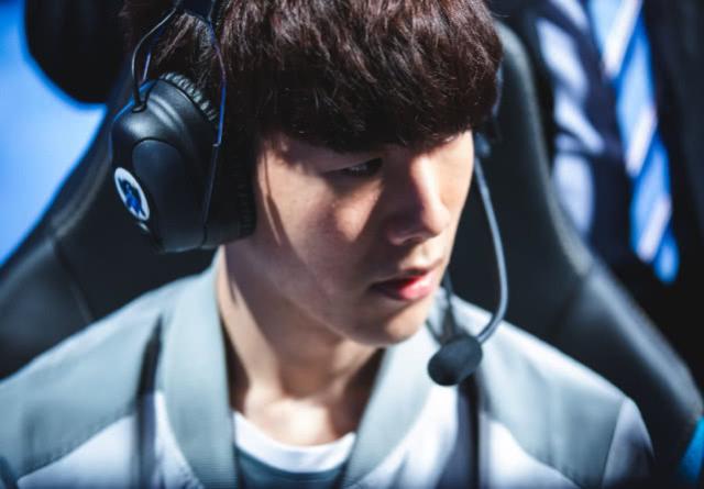 FPX赛后群访 教练：派克和乌鸦没能打出训练赛的效果 很可惜