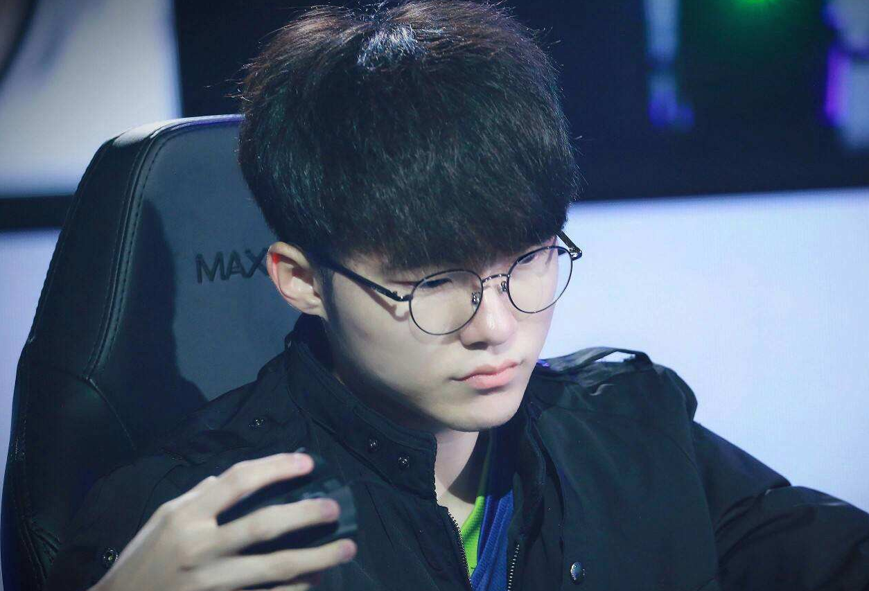 LPL夏季赛区域选拔赛：RNG 3：2 险胜LNG，获得最后一张门票